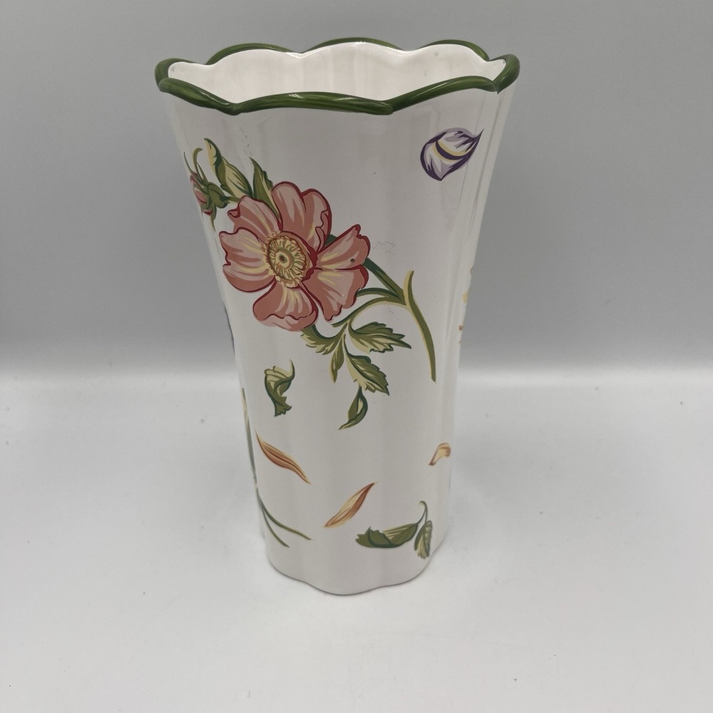 Vintage Tiffany & Co. Tiffany Petals Vase 1998 Classic Luxury Pretty Floral